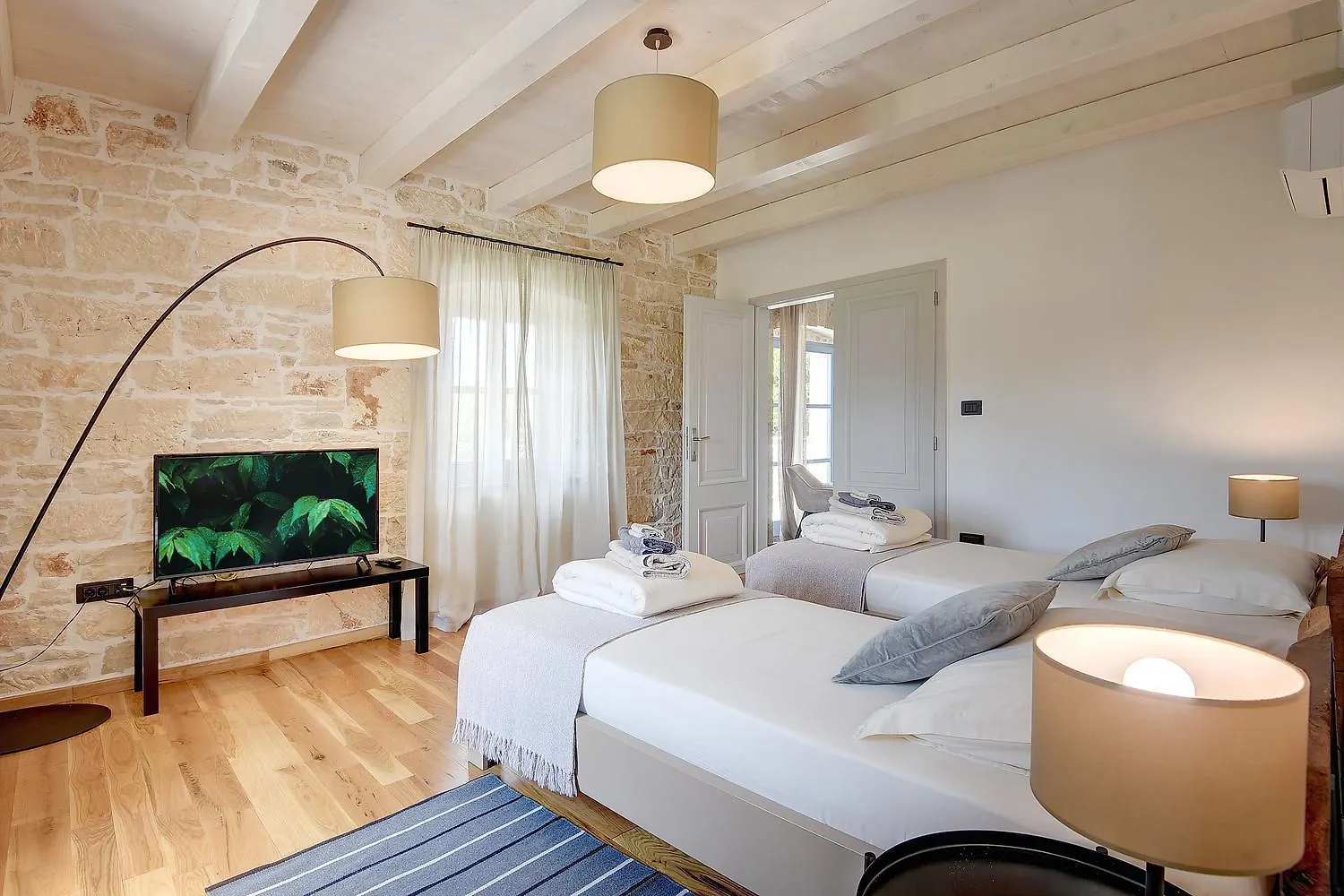 Villa Pi For 8 People In Central Istria With Heated Pool & Large Garden Tinjan