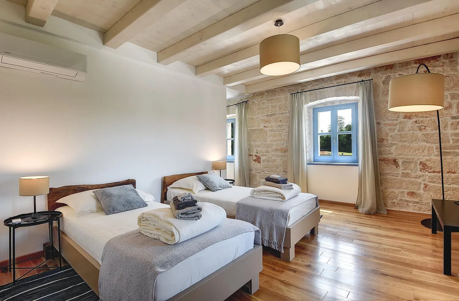 Villa Pi For 8 People In Central Istria With Heated Pool & Large Garden Tinjan